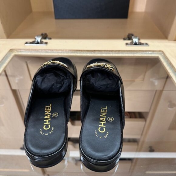 Chanel Interlocking CC Logo Leather Mules Women's Size 38.5 Brand New in Box - Picture 5 of 10